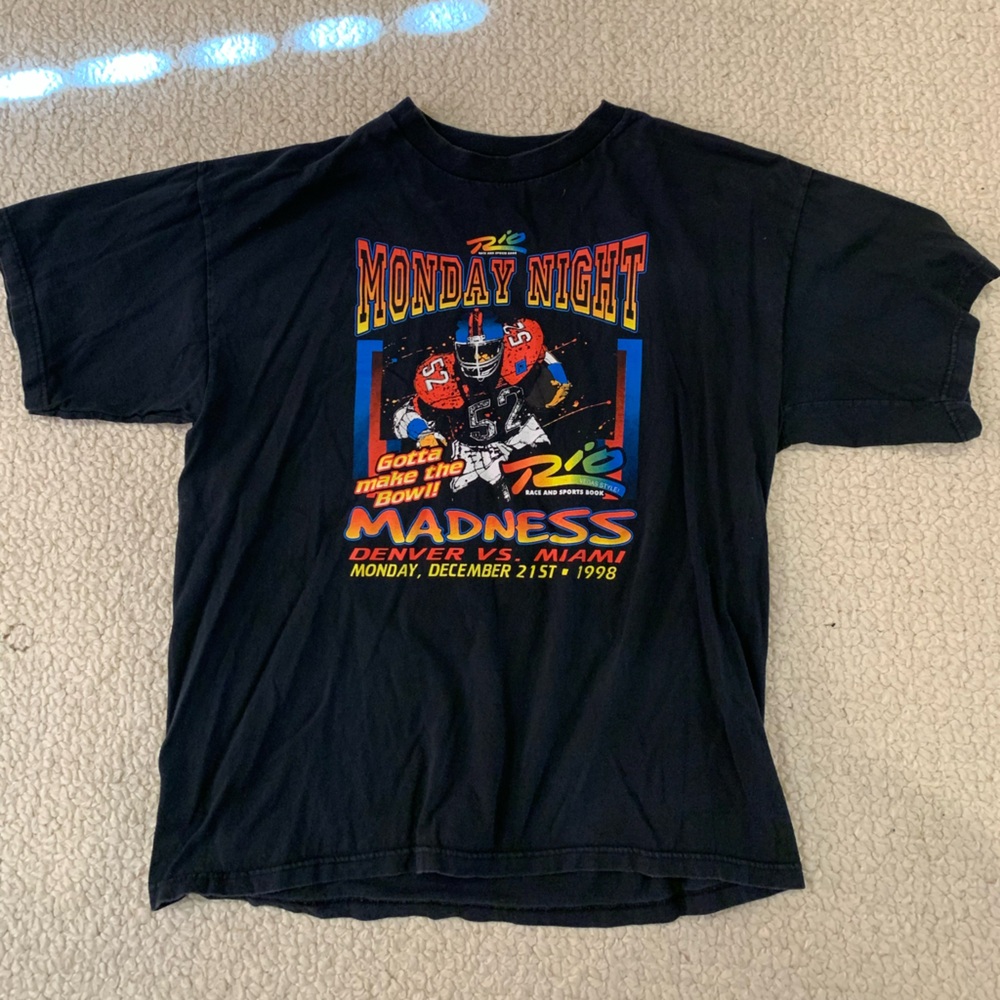 Vintage Rio Sportsbook Monday night madness football T-Shirt 1998